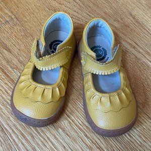 Livie and Luca size 7 Mustard shoe